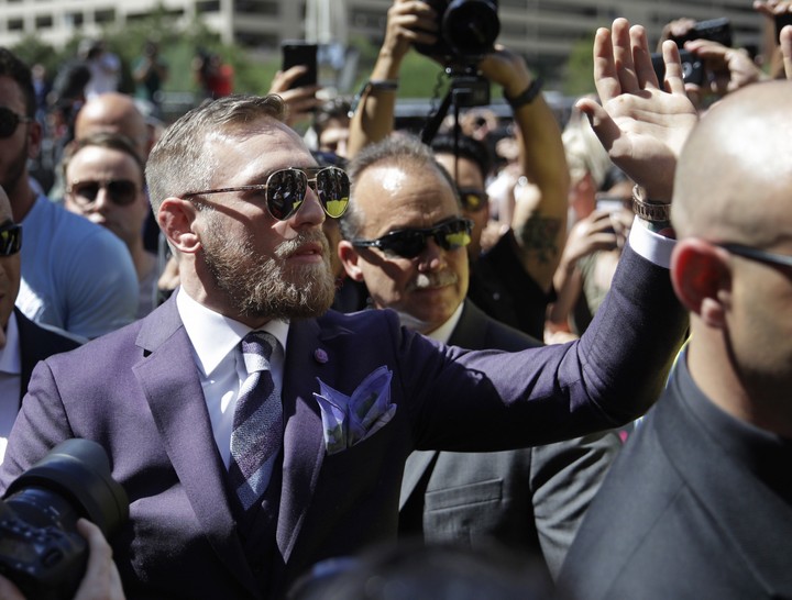 McGregor sa predviedol v lepšom módnom outfite než Mayweather